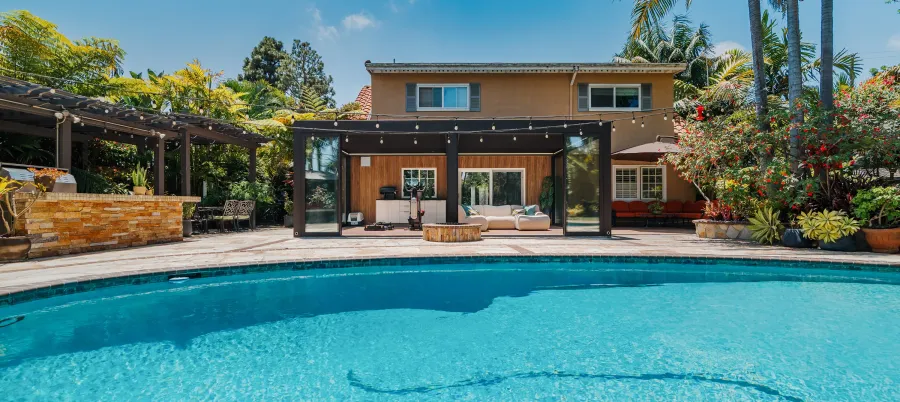 Designing the Perfect Poolside Outdoor Living Space